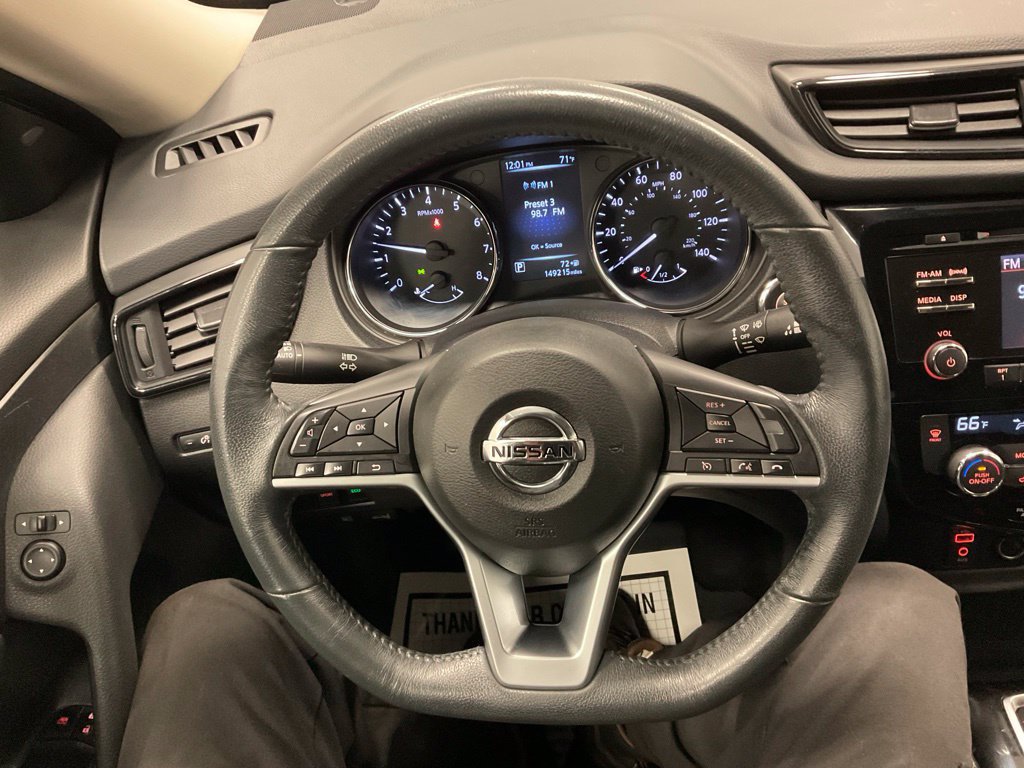 Used 2017 Nissan Rogue SV FWD image 13