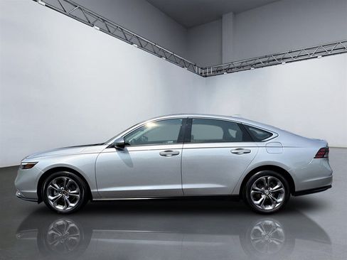 Used 2023 Honda Accord EX image 2