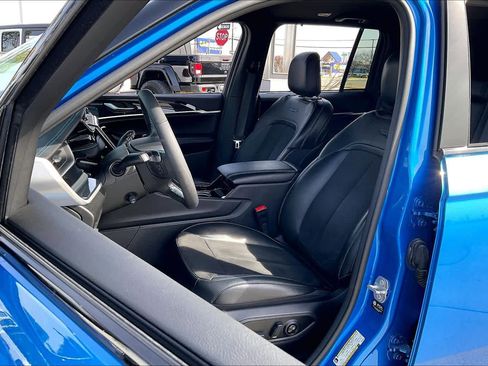 Used 2022 Jeep Grand Cherokee Trailhawk w/ Advanced Protech Group II image 8