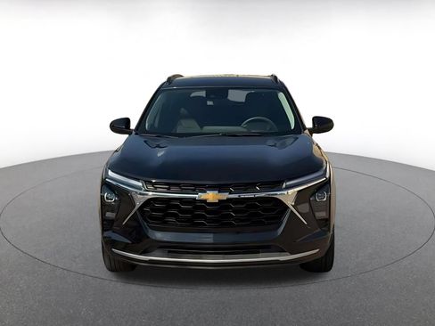 Used 2025 Chevrolet Trax LT FWD image 4