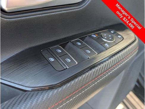 Certified 2025 Nissan Kicks SR image 17