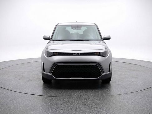 Used 2025 Kia Soul LX w/ LX Technology Package FWD image 2