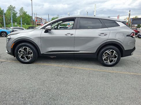 Used 2024 Kia Sportage LX AWD/4WD image 2