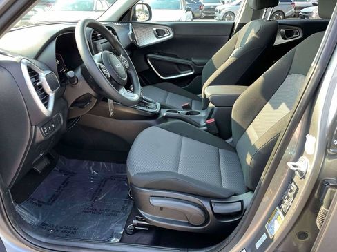 Used 2025 Kia Soul LX w/ LX Technology Package FWD image 15