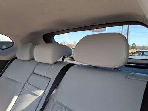 Used 2025 Hyundai Kona Limited image 12