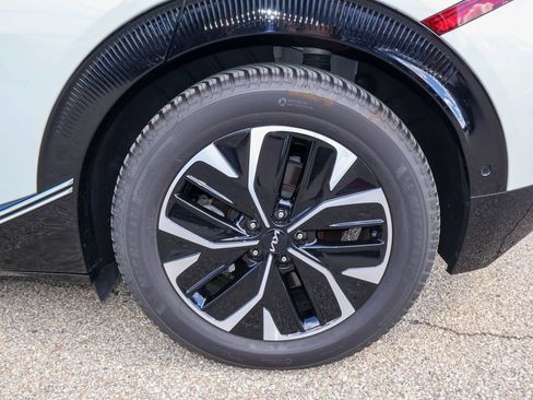 Used 2022 Kia EV6 Wind w/ Wind Technology Package AWD/4WD image 31