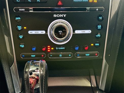 Used 2018 Ford Explorer Platinum image 17