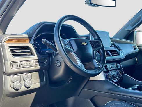Used 2023 Chevrolet Suburban Premier image 9