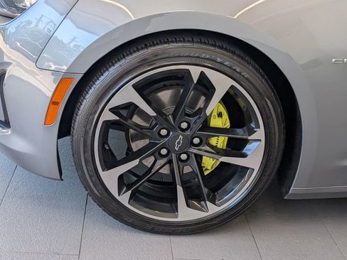 Certified 2021 Chevrolet Camaro LT RWD image 4