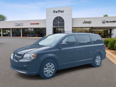 Used 2019 Dodge Grand Caravan SE w/ UConnect Hands-Free Group