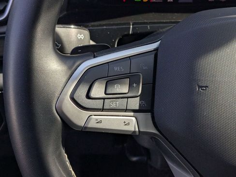 Used 2025 Volkswagen Atlas Cross Sport SE image 18