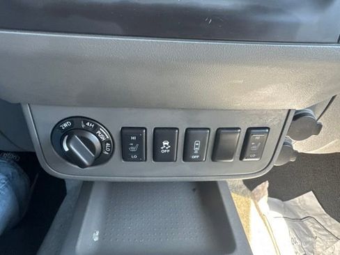 Used 2016 Nissan Frontier SV w/ SV Value Truck Package AWD/4WD image 17