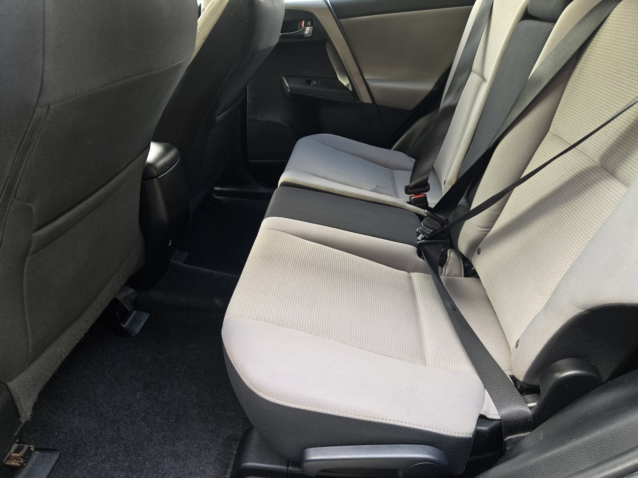 Used 2016 Toyota RAV4 XLE FWD image 31