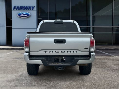 Used 2022 Toyota Tacoma TRD Sport w/ Technology Package AWD/4WD image 5