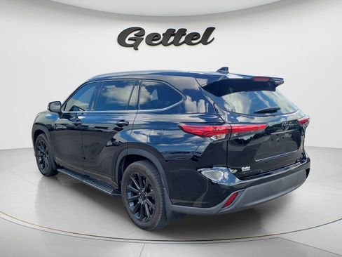 Used 2022 Toyota Highlander XLE AWD/4WD image 5