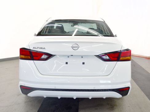 Used 2025 Nissan Altima 2.5 SV FWD image 6