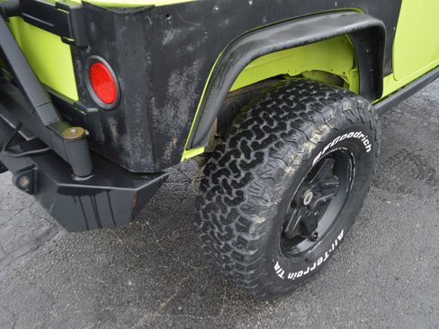 Used 2016 Jeep Wrangler Rubicon w/ Power Convenience Group AWD/4WD image 10