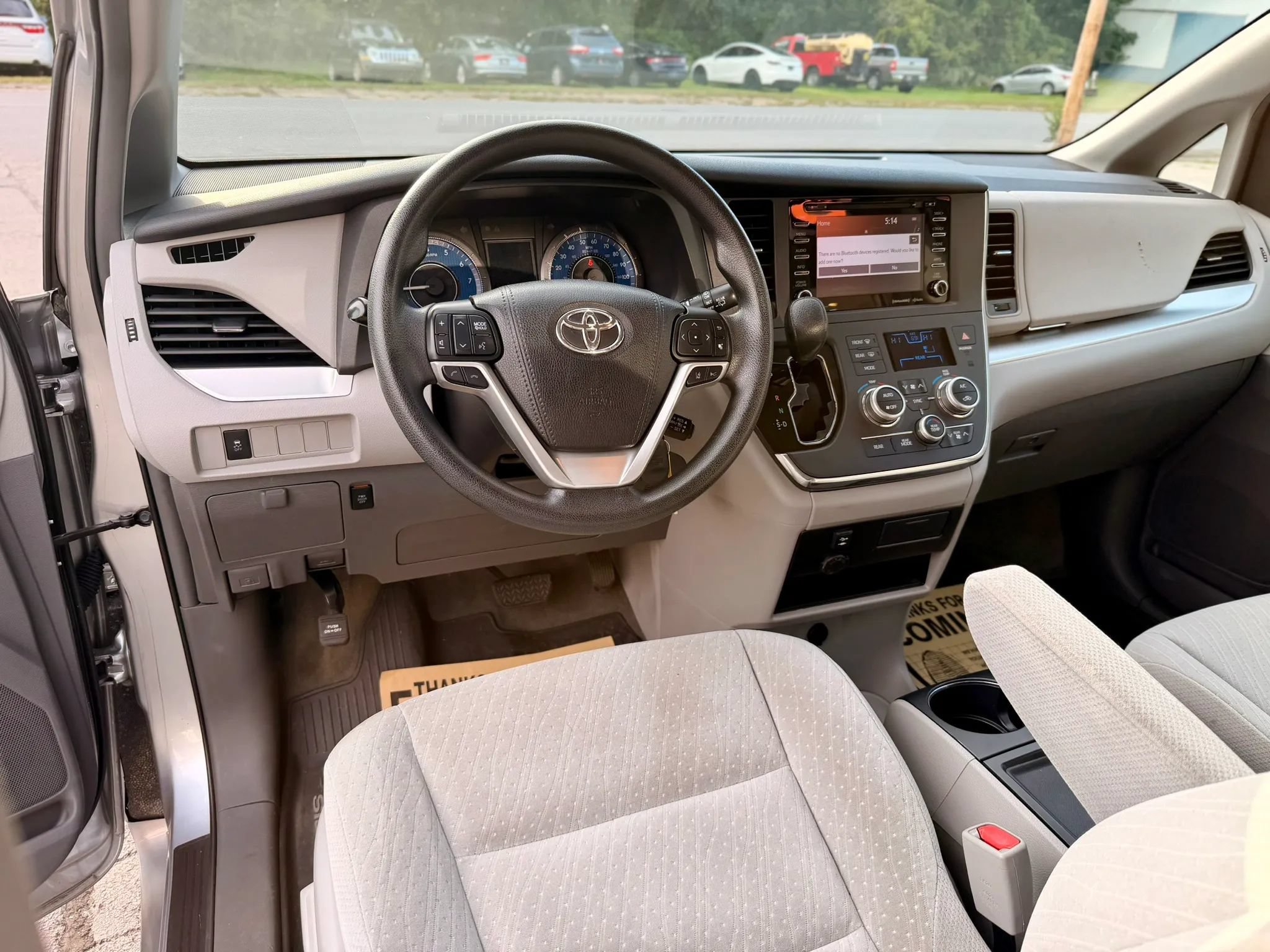 Used 2018 Toyota Sienna LE FWD image 26