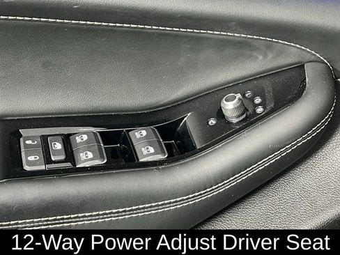 Used 2023 Jeep Grand Cherokee Overland w/ Luxury Tech Group IV image 17