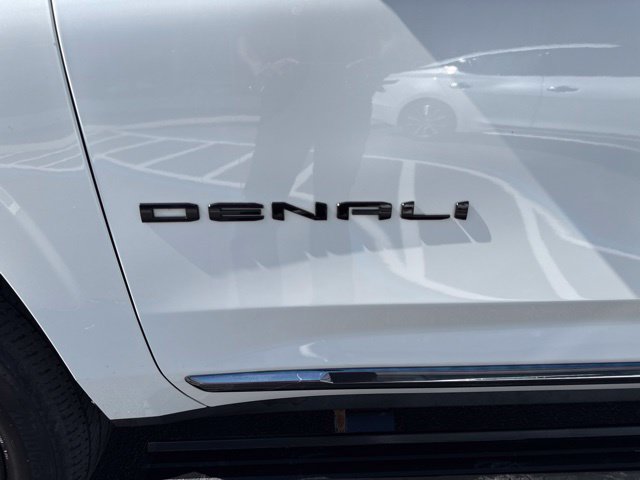Used 2022 GMC Yukon XL Denali w/ Denali Premium Package RWD image 34