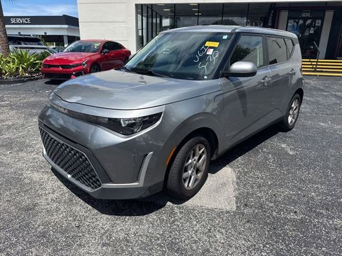 Used 2023 Kia Soul LX w/ Option Group 015 FWD image 1