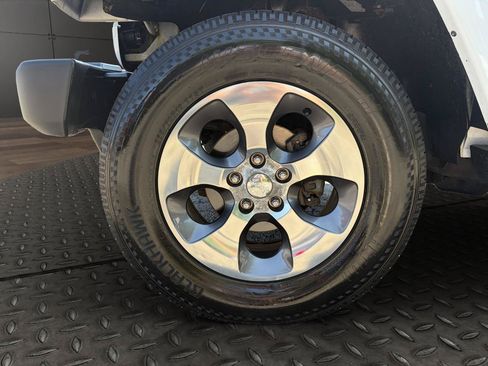 Used 2018 Jeep Wrangler Unlimited Sahara AWD/4WD image 21