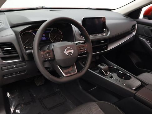 Used 2025 Nissan Rogue SV FWD image 15