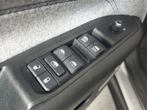 Used 2022 Jeep Compass Latitude w/ Sun and Sound Group image 15