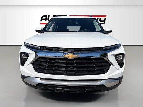 Used 2025 Chevrolet TrailBlazer LT AWD/4WD image 2