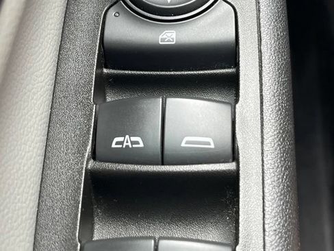 Used 2020 Chevrolet Equinox LS w/ LS Convenience Package AWD/4WD image 6