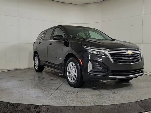 Used 2022 Chevrolet Equinox LT image 2