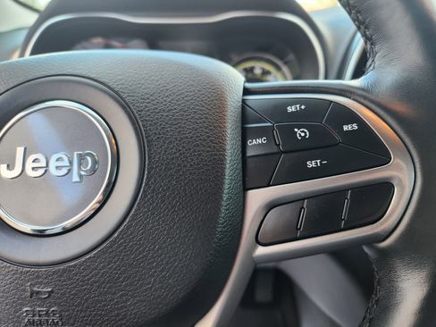 Used 2019 Jeep Cherokee Limited image 21