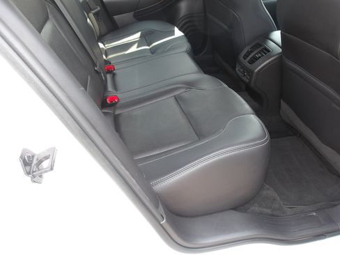 Used 2018 Ford Taurus Limited AWD/4WD image 11
