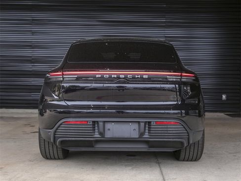 New 2025 Porsche Macan 4S Electric image 6