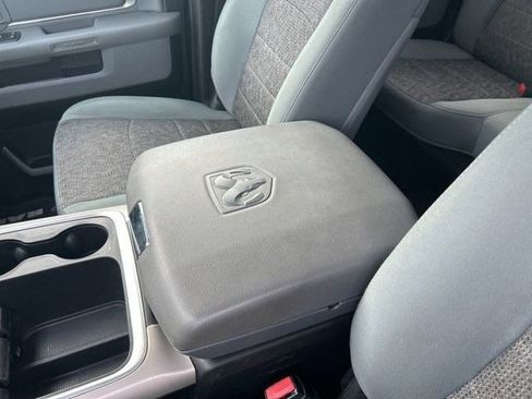 Used 2017 RAM 1500 Classic SLT w/ SLT Plus D￩cor Group AWD/4WD image 27