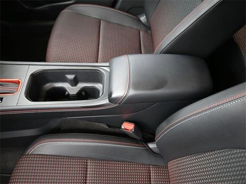 Certified 2025 Nissan Kicks SR image 33