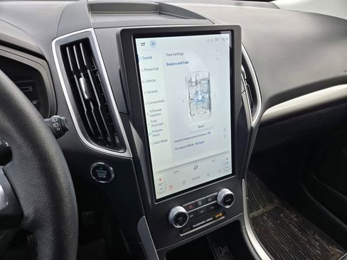 Used 2024 Ford Edge SEL w/ Convenience Package image 9