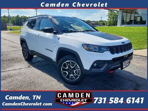 Used 2025 Jeep Compass Trailhawk AWD/4WD image 1