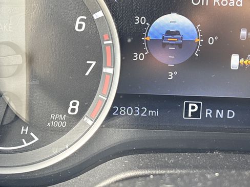Used 2023 Nissan Titan SV w/ SV Convenience Package RWD image 18