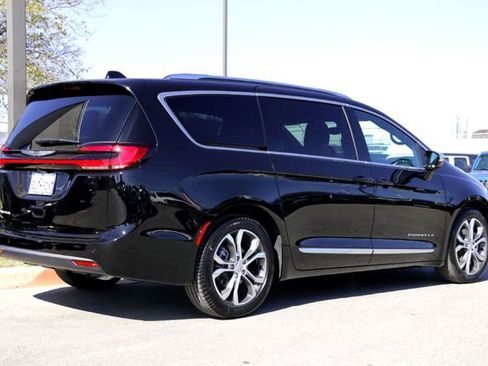 New 2026 Chrysler Pacifica Pinnacle image 5