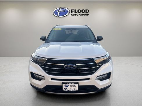 Used 2022 Ford Explorer XLT w/ Equipment Group 202A image 2