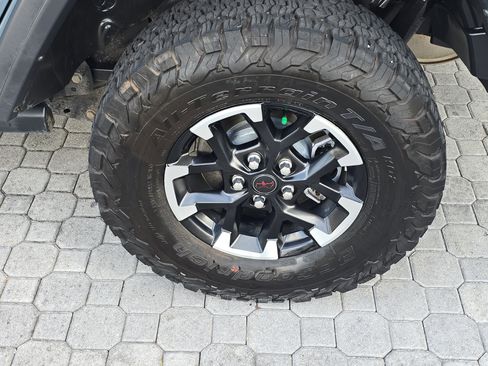 Used 2025 Jeep Wrangler Unlimited Rubicon image 5