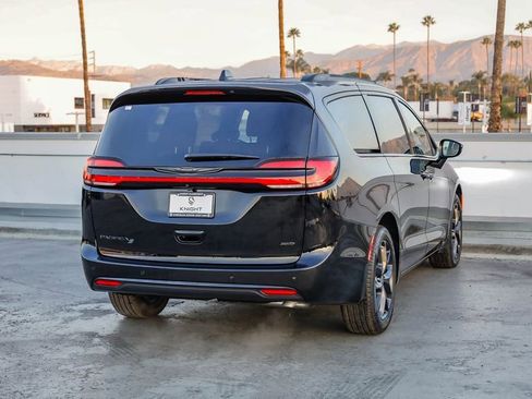New 2026 Chrysler Pacifica Select w/ S Appearance Package image 9
