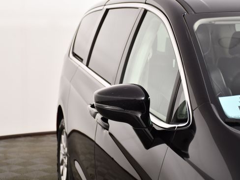 Used 2024 Chrysler Pacifica Touring-L FWD image 14
