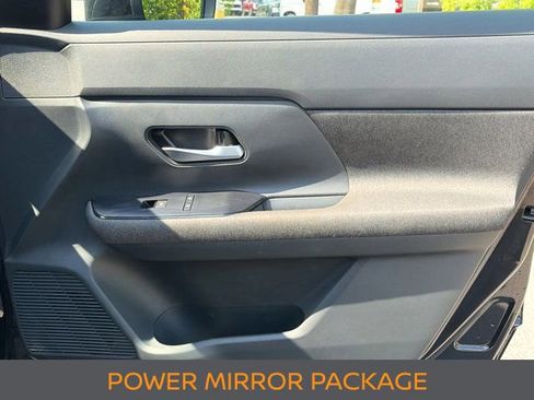 Certified 2025 Nissan Kicks SV FWD image 8