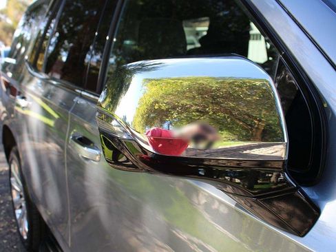 Used 2021 Chevrolet Tahoe Premier w/ Premium Package image 78