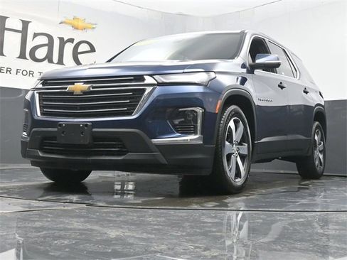 Used 2023 Chevrolet Traverse LT w/ LT Premium Package image 6