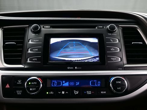 Used 2014 Toyota Highlander Plus FWD image 18
