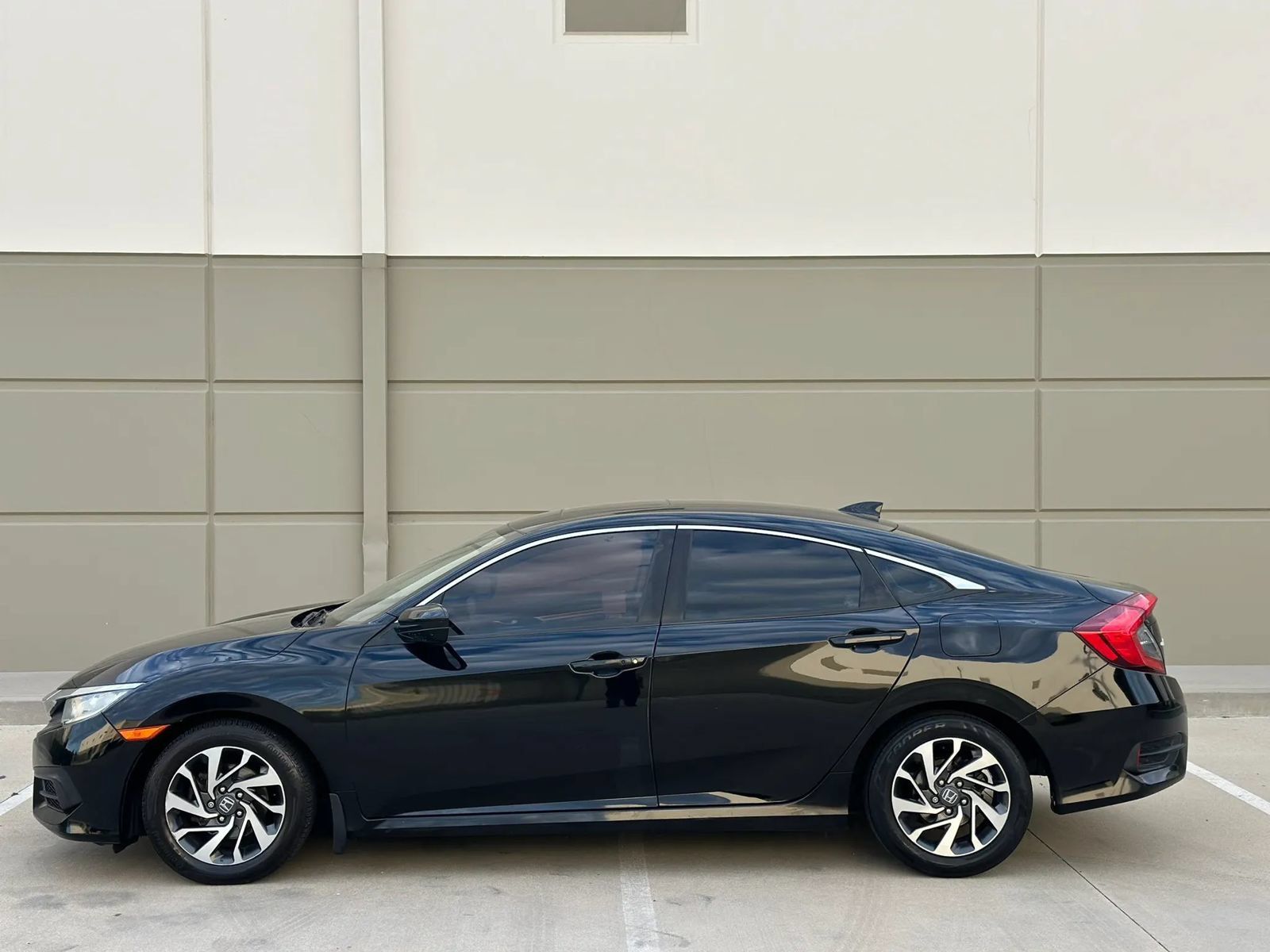 Used 2017 Honda Civic EX image 5