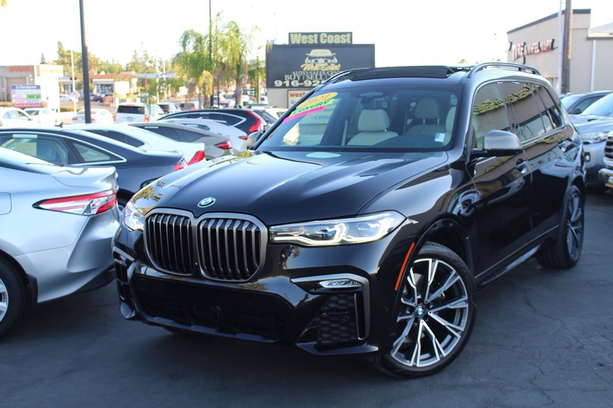 Used 2021 BMW X7 M50i w/ Dynamic Handling Package AWD/4WD image 54